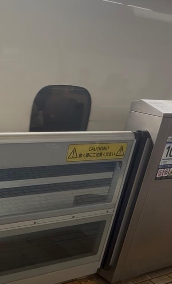 都会の人混みえぬじーえぬじー笑笑