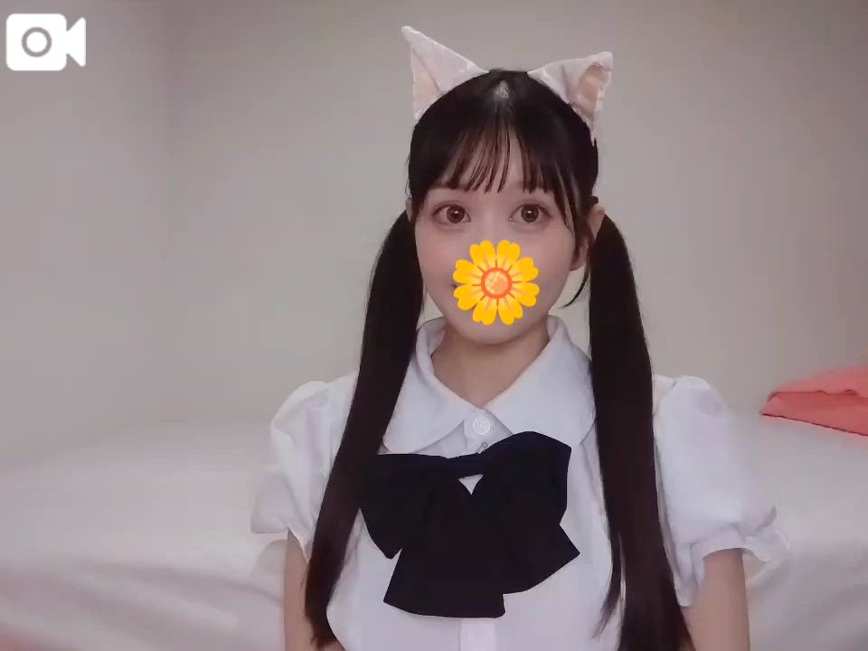 メイド服にブラジャー無しで